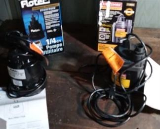 2 Submersible Pumps with Box and Manuals