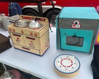 Vintage easy bake oven! Antique play toy & cookware and cookie cutters!
