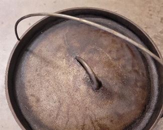Vtg #10 Cast Iron 3 Leg Dutch Oven & Flanged Coal Lid Bean Pot Kettle Campfire