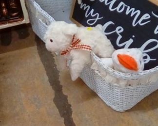 Lovely crib fit for your little treasure(s)