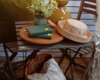 Lovely 3-piece patio set (table and 2 chairs, mid-century lamp.