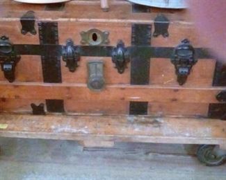 Flag too wood trunk, old wooden dolley