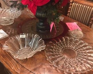 DiningTable w/6 Chairs & 2 Leaves