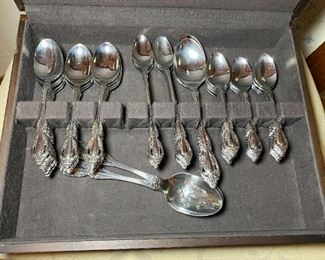 Distinction Deluxe by Oneida