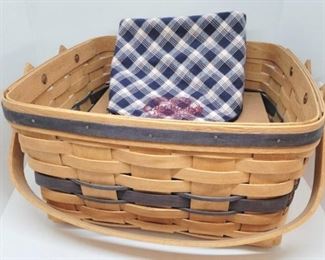 5067 - 1992 Longaberger JW Collection Cake basket w/riser with scarf 9 1/2 x 13 x 12