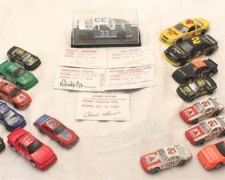 5604 - 21 Matchbox cars with signature cards