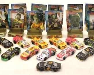 5609 - 48 Items - To The Maxx cars, stands & cards