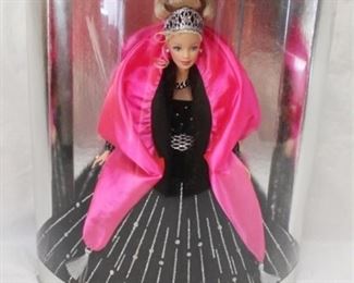 8028 - Happy Holidays Barbie Special Edition 1998