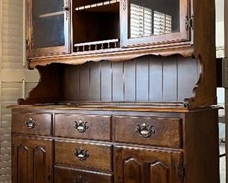 Heywood Wakefield Dining Room Table w 3 Leaves, 8 Chairs and Hutch