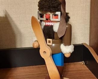 Vintage Holzkunst Christian Ulbricht aviator nutcracker