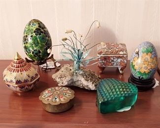 Lots of small decor items
