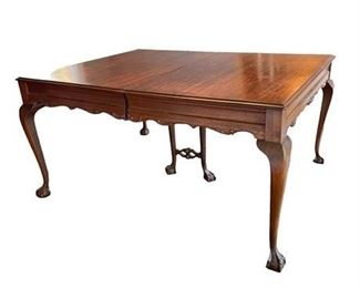 Lot 014
Antique Mahogany Dining Table