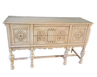 Lot 015
Antique Jacobean Refinished Buffet
