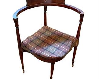 Lot 030b
Antique Mahogany Corner Chair