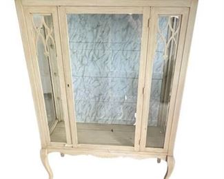 Lot 040
Vintage Glass Front Curio Cabinet