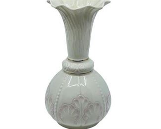 Lot 068
Belleek Porcelain Rossmore Vase