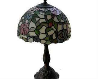 Lot 070a
Tiffany Style Leaded Stained Glass Table Lamp