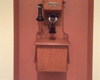  Antique Wall Phone !                                                                   
 NAME PLATE: James L Templeton Electric Supplies Staunton, Va.  Operated from 1897-1910