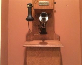 Antique Wall Phone !
NAME PLATE: James L Templeton Electric Supplies Staunton, Va. Operated from 1897-1910