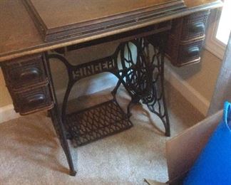 Singer Antique Sewing Machine Cast Iron Base