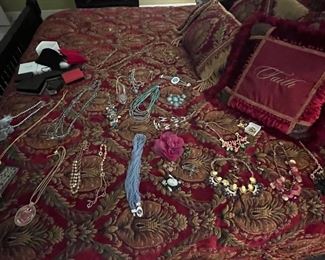 Various jewelry 
