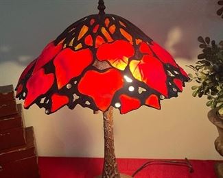  Tiffany lamp