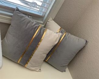 Decorative pillows 