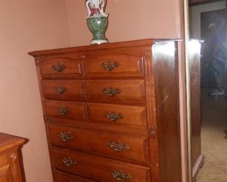 Mid century maple chest of drawers $100  call (760) 975-5483
