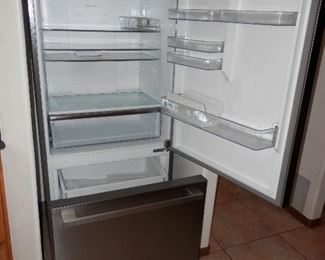 6 month old...Stainless conventional refridgerator with "drawer freezer.....purchased  2/2022