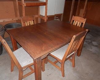 Southwest style Dining Table, 2 leaves and 4 heavy chairs