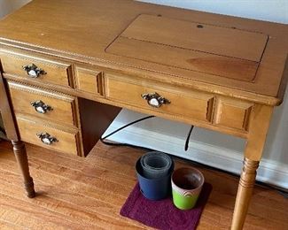 Vintage singer sewing machine and cabinet, was $50, NOW $25