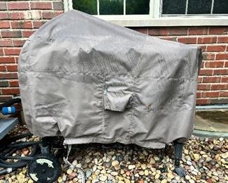 Weber grill comes with cover