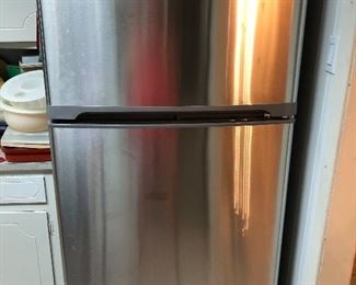 LG two door stainless steel 20.2 cu.ft. in excellent working condition