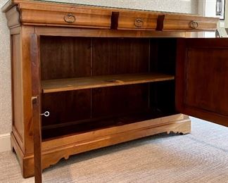 detail-lots of storage