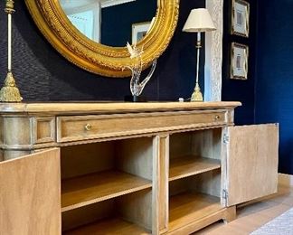 detail-plenty of storage