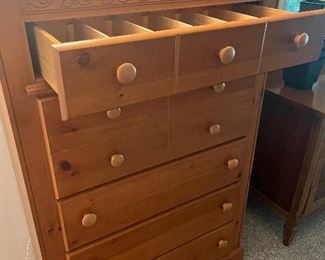 Progressive Furniture, Inc 5-drawer chest