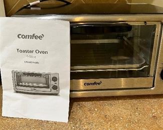Comfeé brand toaster oven 