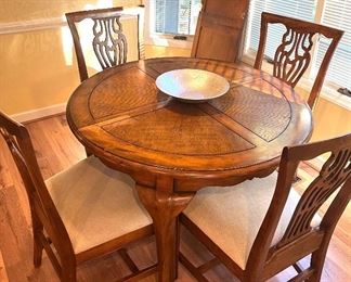 Casual Dining table w/leaf and 4 chairs