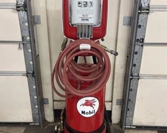 ECO TIREFLATOR, Mobile Inflation Unit / Compressor
In Excellent Condition
Mounted on Rolling Cart