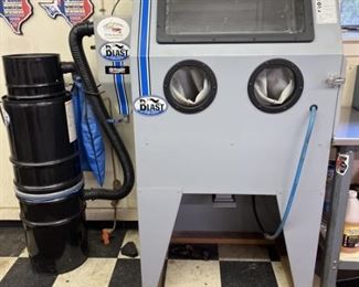 Skat Blast® USA SKAT CAT 35V Slant Top Abrasive
Blast Cabinet
