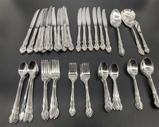 Heirloom by Oneida 18/10 Stainless Flatware Set