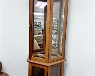 Lighted Pulaski curio cabinet