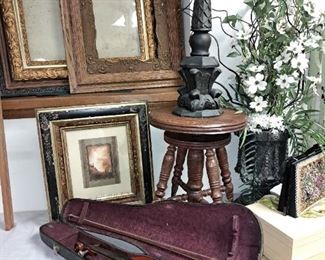 Much antiques!! Vintage frames