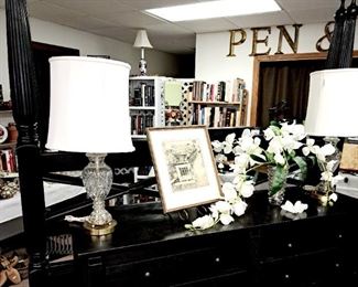 4 pcs. Solid wood black king size bedroom set