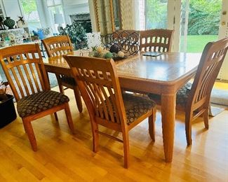 Oak Kitchen Table with 1 Leaf & 6 Chairs 