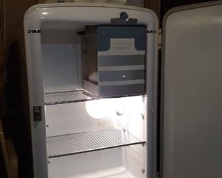 The light is on AND IT'S COLD IN THERE!!!!