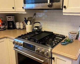 GE CAFE
Stove with microwave - WORKS 
 
Message for pricing 