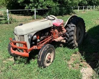 1951 8N FORD TRACTOR