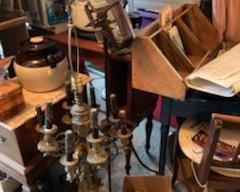 Many vintage lamps.