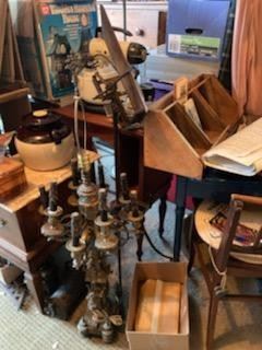 Many vintage lamps.